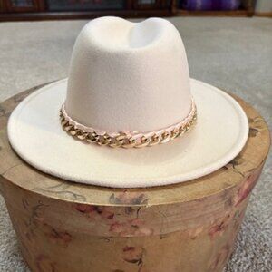 NWT Charlie Paige Light Pink Fedora Style Hat Chain Detail